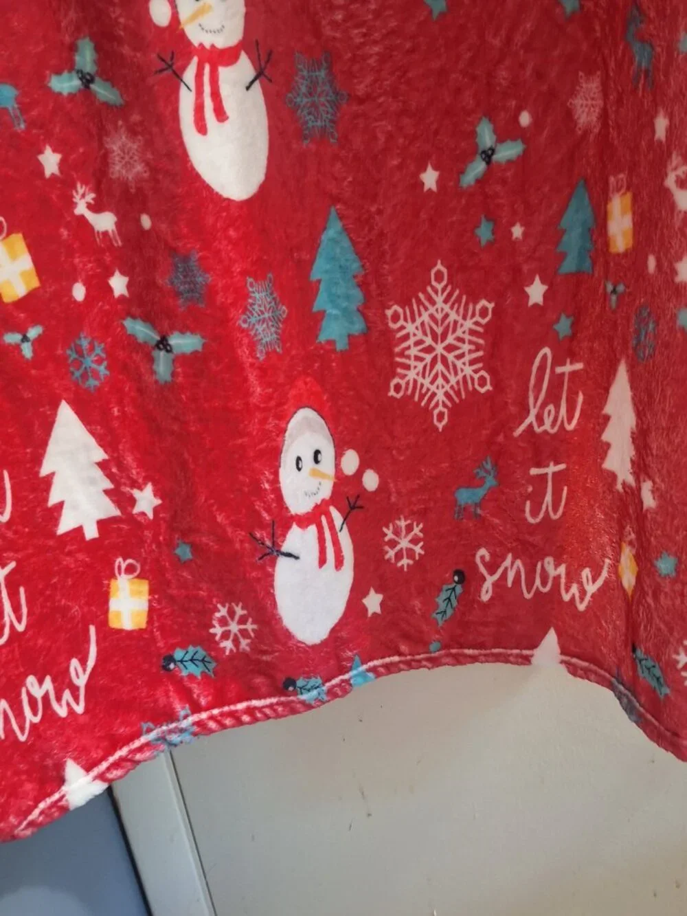 let it snow throw